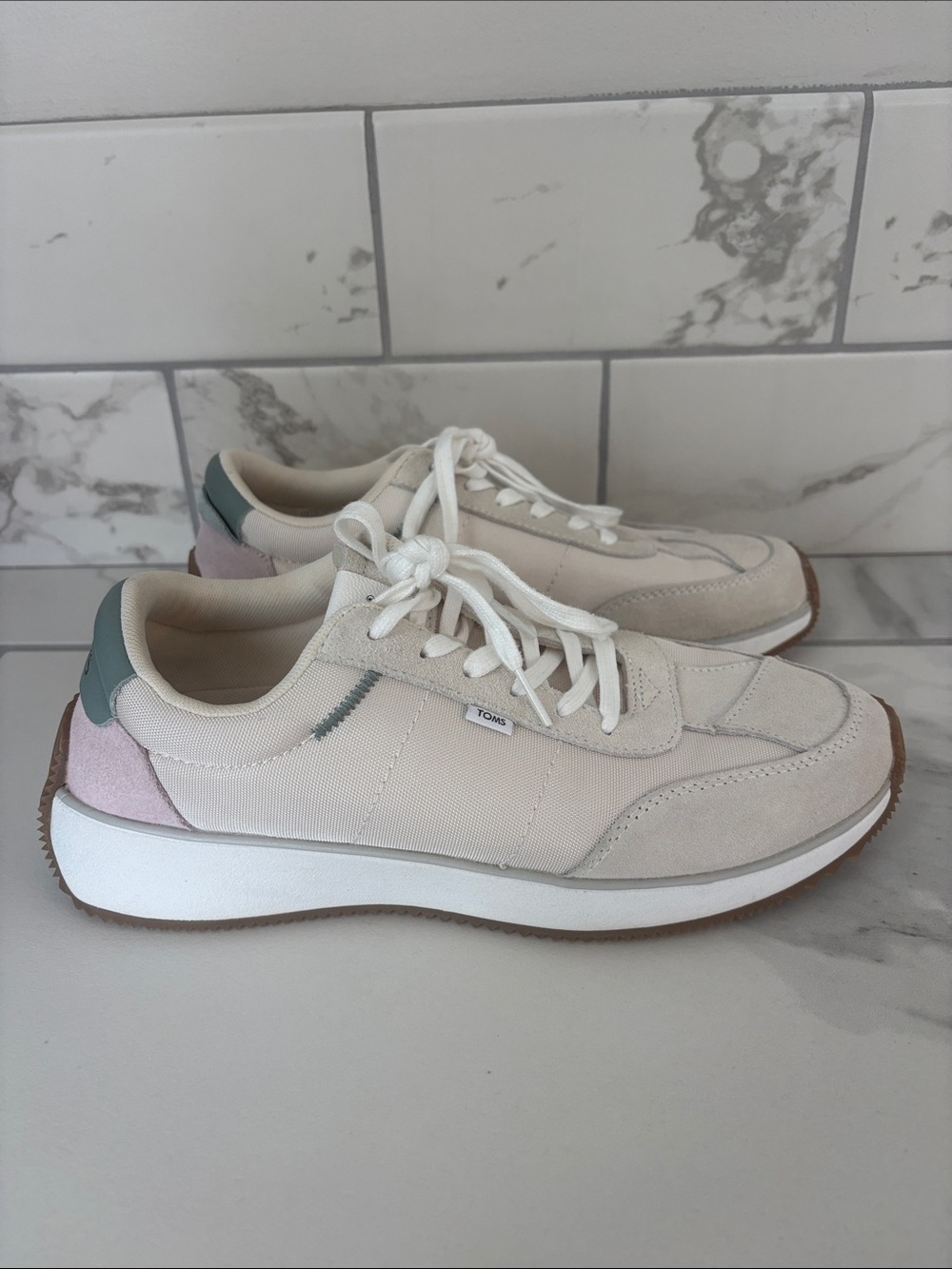 Toms Women's Wyndon Sneaker in "Egret Multi" Size 8.5